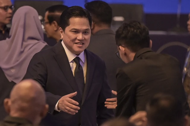 Erick Thohir Tanggapi Putusan MK Soal Wamen Rangkap Komisaris; Turis Malaysia Paling Banyak Naik Whoosh